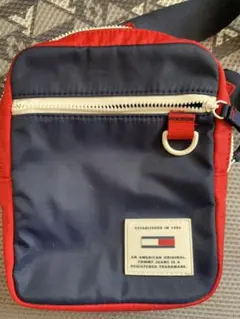 TOMMY HILFIGERミニバッグ。出かける時に最適です！値下げ交渉有