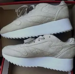 【24時間内発送】Reebok 厚底　スニーカー　スエード　ベージュ