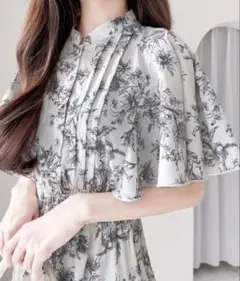【mily bilet】大人かわいいを咲かせる。花柄フレア袖ワンピース