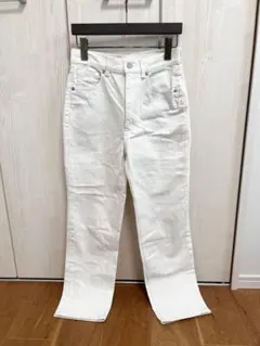 GU ハイウエストストレートジーンズ