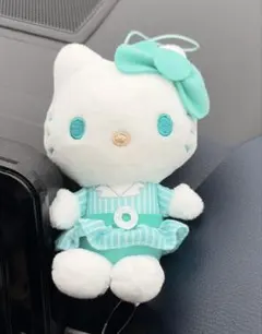 ハローキティ　レトロワンピースちょいデカマスコット