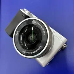 SONY α6400 シルバー E 16-50mm レンズキットのサムネイル