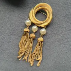 パール付き タッセルブローチ エレガント 上品デザイン