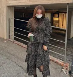 【デイジー/Dazy】オールオーバープリントフリル裾 フラウンススリーブドレスS