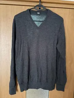 UNIQLO ダークグレー Vネック セーター L
