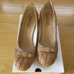 NUOVO ベージュ リボン付きパンプス