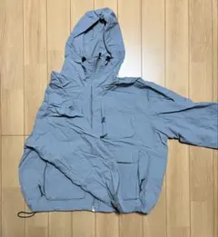 ナイロンジャケット　水色