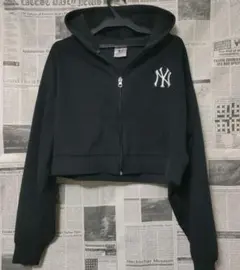 ニューヨーク・ヤンキース クロップドパーカー Lサイズ ブラック