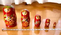 【マトリョーシカ 5個組 赤 花柄 手描き ロシア雑貨 木製】
