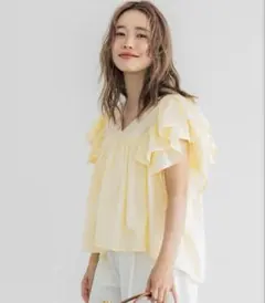 coca 新品未使用　フリル袖ブラウス　Vネック袖フリル