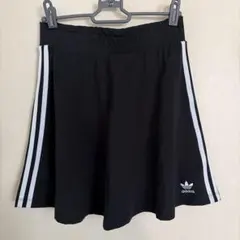 adidas アディダス　ブラック フレアスカート A/M