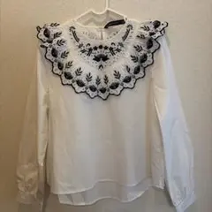 ZARA 刺繍付きフリル襟 ホワイトシャツ