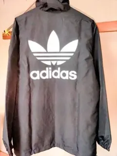 新品　未使用品　adidas ウインドブレーカー　ナイロンパーカーM