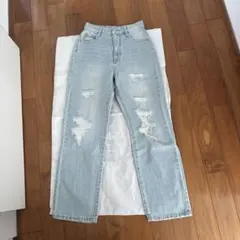 ページボーイのダメージ加工ジーンズ(美品)のサムネイル