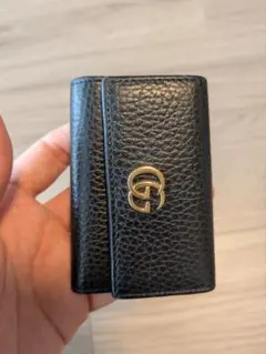 最終値下げ GUCCI キーホルダー AirPods ケース ブラック - メルカリ