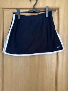 NIKE テニスウェア　スカート　Mサイズのサムネイル