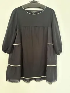 黒のティアード五分袖チュニック