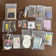 ディズニー グッズまとめ売り　ストラップ/バッジ/腕時計/シール等