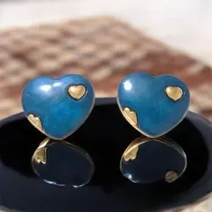 青いハートのボタンアクセサリー