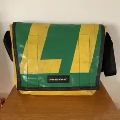 FREITAG メッセンジャーバッグ グリーン/イエロー - メルカリ