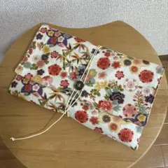 御朱印帳ケース　和柄　花×水玉／マルチケース／ファスナー付きポケット、留め紐付きのサムネイル