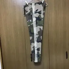 アディダス　スウェットパンツ　カモフラ