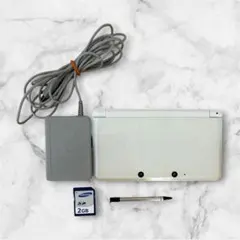 ニンテンドー3DS アイスホワイト （充電器・SDカード、タッチペン付）