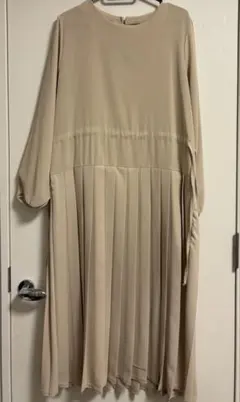 DHOLIC 韓国　ベージュ プリーツ 長袖 ワンピース