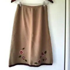 ベージュ 花柄刺繍 ひざ丈スカート