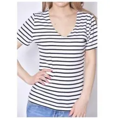 me Jane ボーダーTシャツ　Vネックのサムネイル