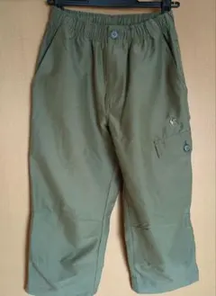 オリーブ色 カーゴパンツ