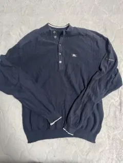 ネイビー ボタン付きハイネックセーター