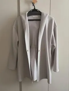 ライトグレー フード付きジャケット サイズ2