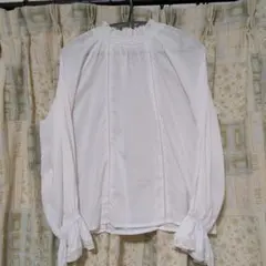 ローリーファーム　ホワイトコットンフリルネック長袖ブラウス最終価格美品