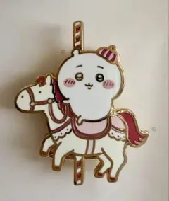 香港限定】ちいかわ 廻旋木馬 うさぎ木馬ピンバッジ - メルカリ