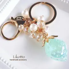 【K23】イチゴ　バッグチャーム　キーホルダー　いちご　スマホストラップ　ブルー