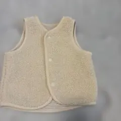 ユニクロ　UNIQLOベビーベスト ボア素材 サイズ70 リバーシブル