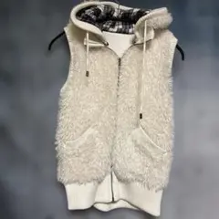 ホワイト ボアファーベスト 取り外し可能なフード付き