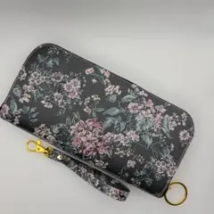 沢山入るラウンドファスナー長財布 セリーヌ　リバティ