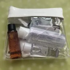 シュウウエムラ　クレンジングオイルと化粧水、プレメイク美容液ポーチ入り