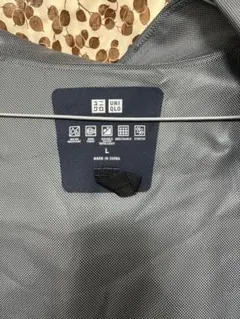 ユニクロ　ブロックテックパーカ ネイビー