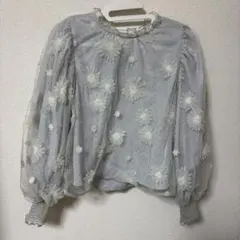 NICE CLAUP 花柄刺繍リボン付きパフスリーブブラウス