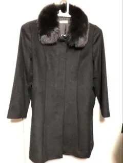 黒ファー付きコート