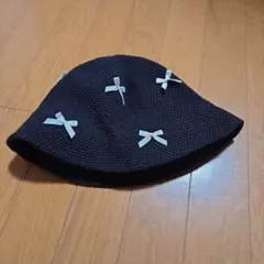 リボン付き黒バケットハット