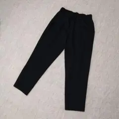 テーパードパンツ　きれいめシルエット