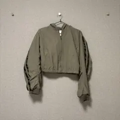 オリーブグリーン フード付きクロップドジャケット