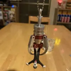 クレーンゲームアームキーホルダー パンクドランカーアイツフィギュアのサムネイル