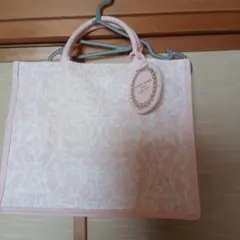 ESTÉE LAUDER × LADUREE コラボトートのサムネイル