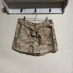earth music＆ecology花柄ベージュショートパンツ