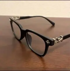 クロスチャーム 伊達メガネ 黒縁 サングラス Y2K　シルバー　クロ◯ハーツ好き